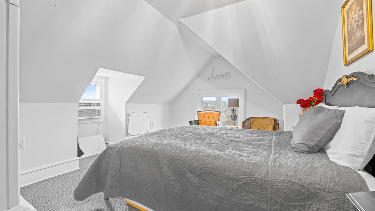 Bedroom 10 image 1