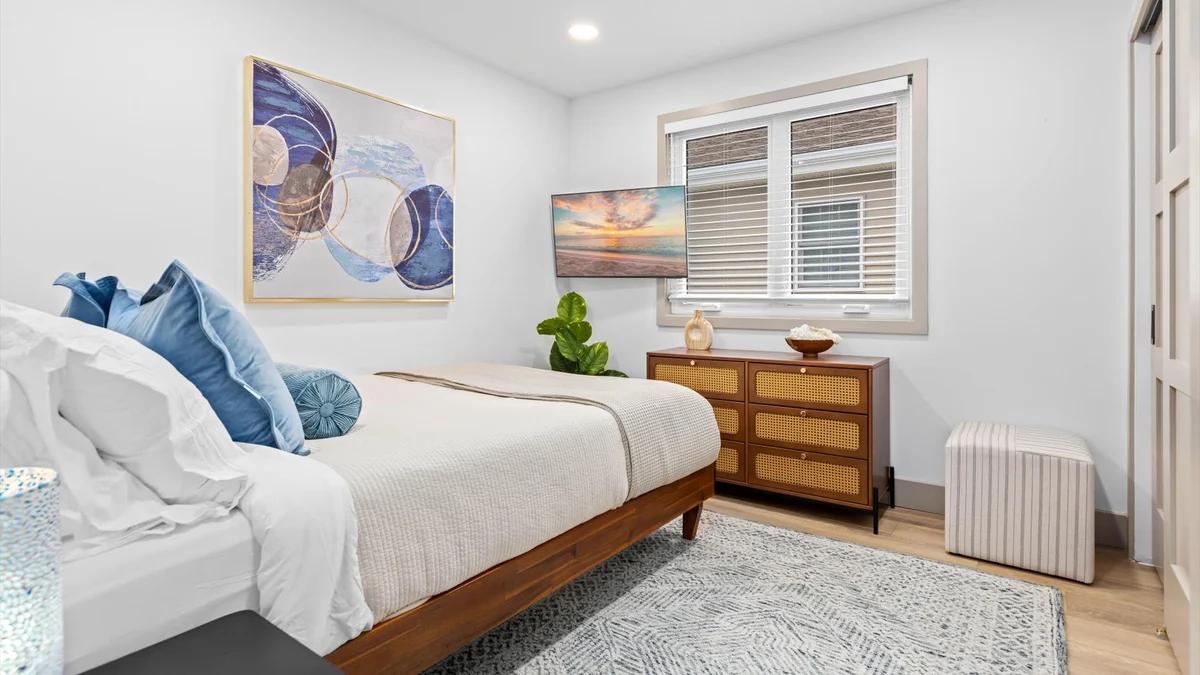Bedroom 1 image 1