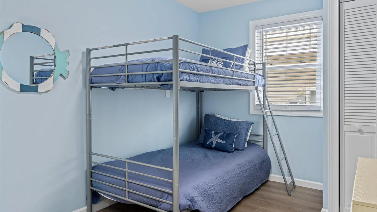 Bedroom 1 image 1