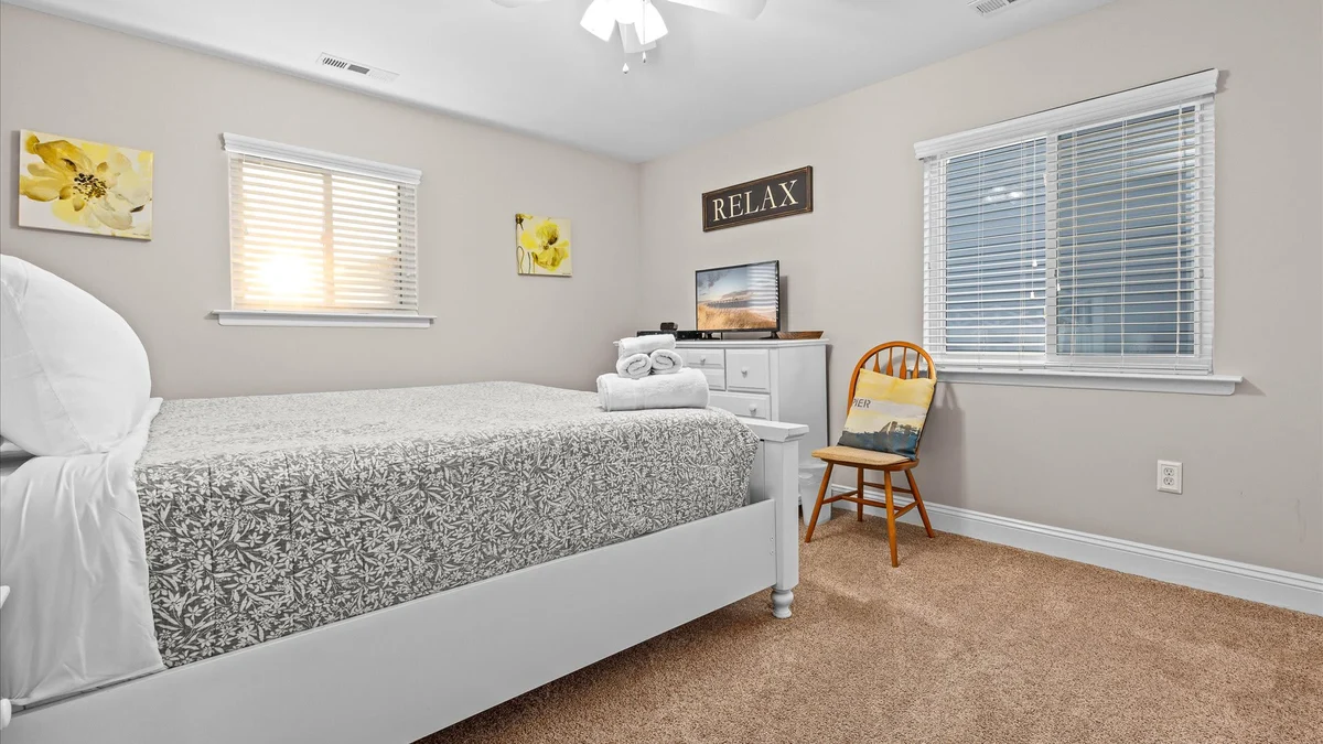Bedroom 2 image 1