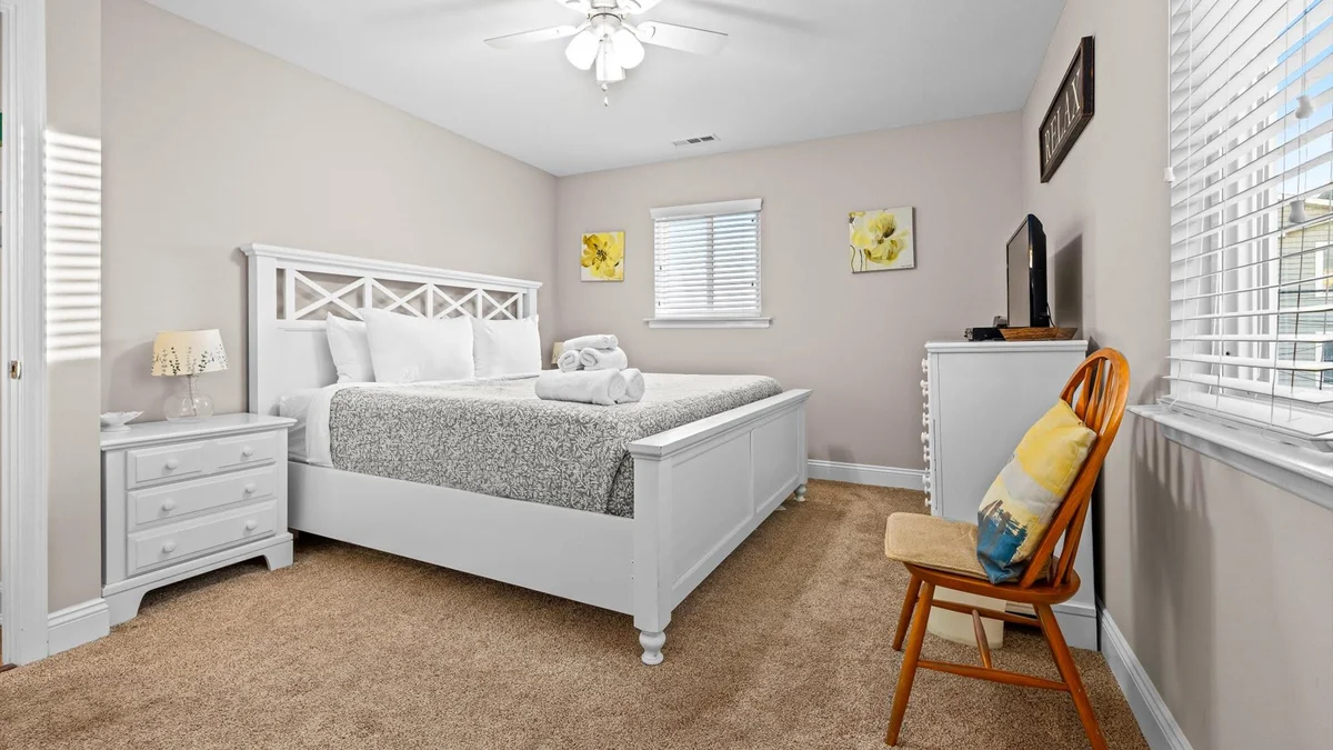 Bedroom 1 image 1