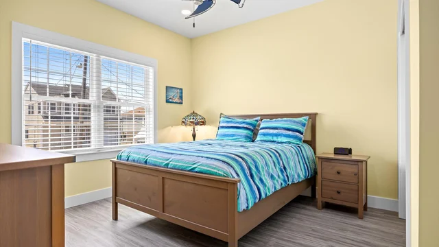 Bedroom 2 image 1