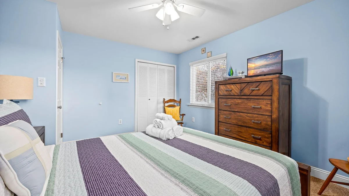 Bedroom 3 image 1