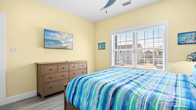 Bedroom 1 image 1