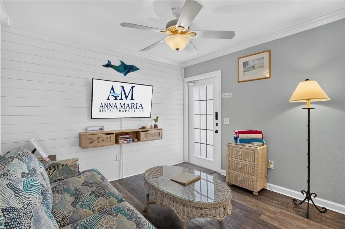 Condo in Bradenton Beach property photo 4