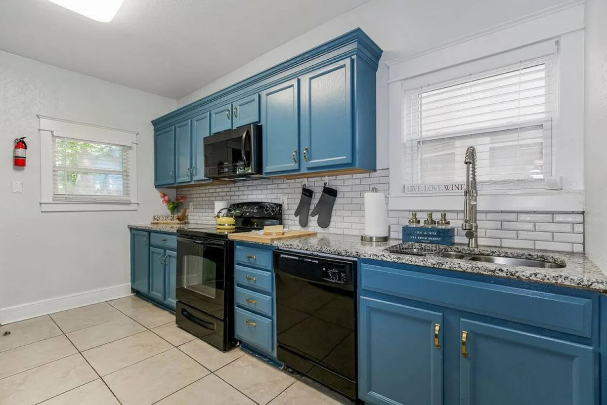 Home in Kansas City property photo 5