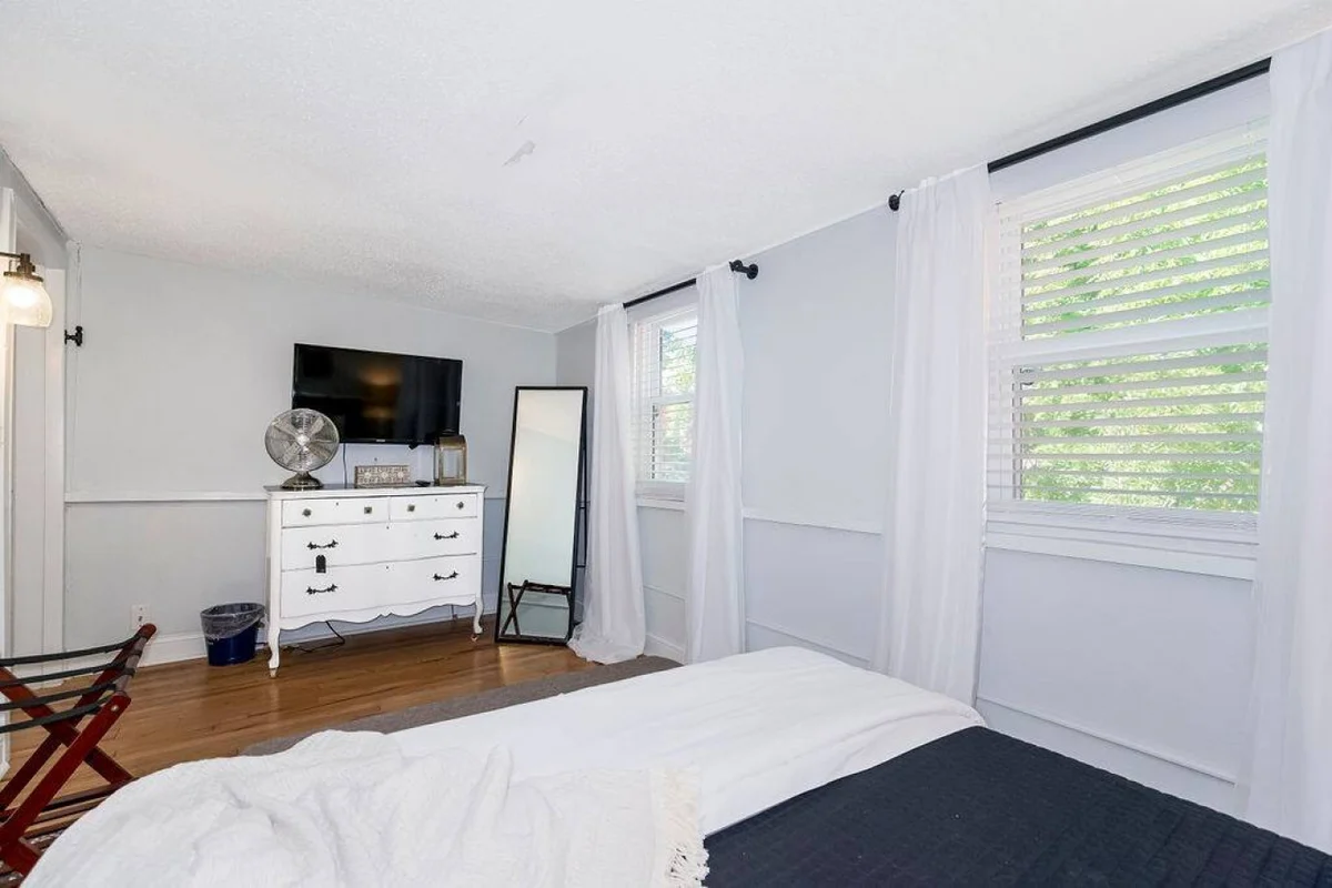 Bedroom 2 image 1