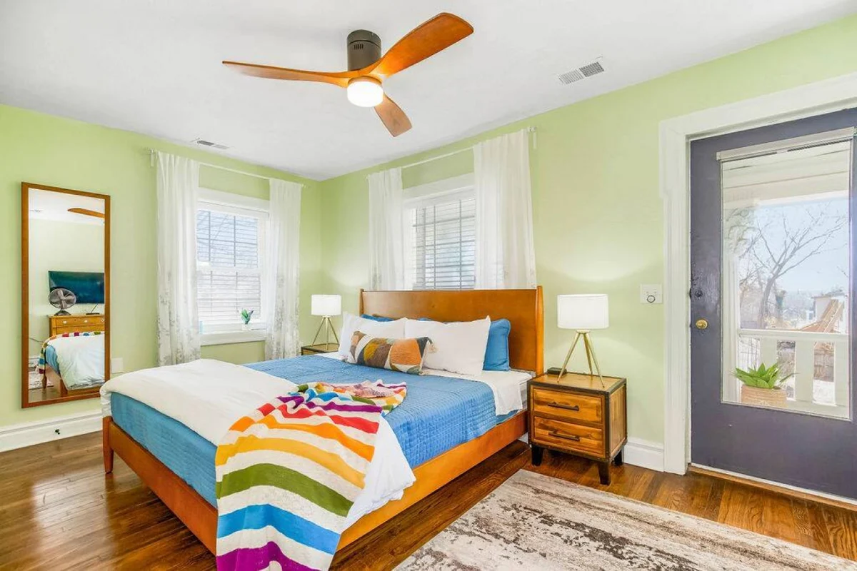 Home in Kansas City property photo 3
