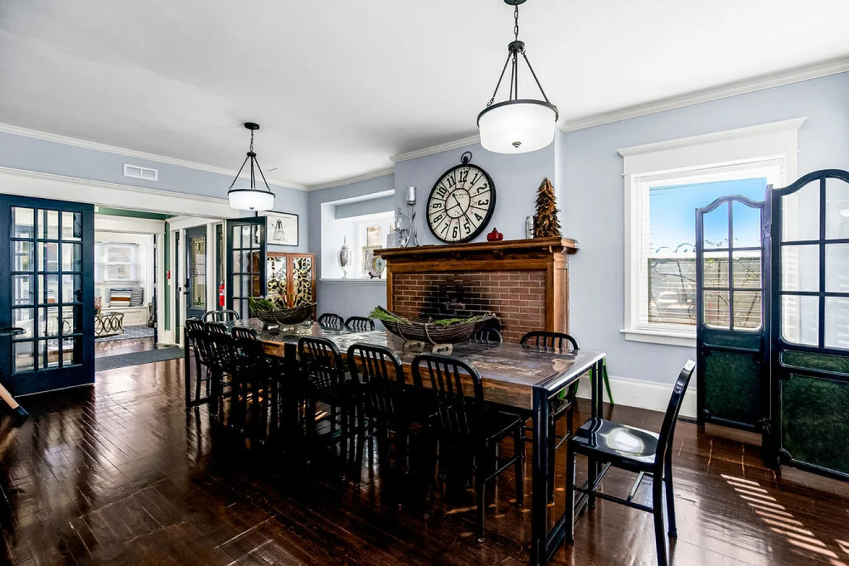Home in Kansas City property photo 3