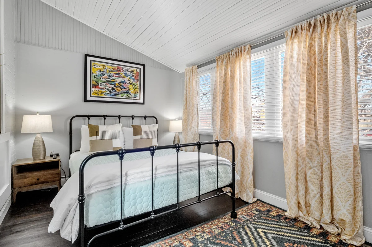 Bedroom 1 image 1
