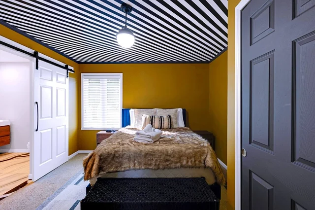 Bedroom 9 image 1
