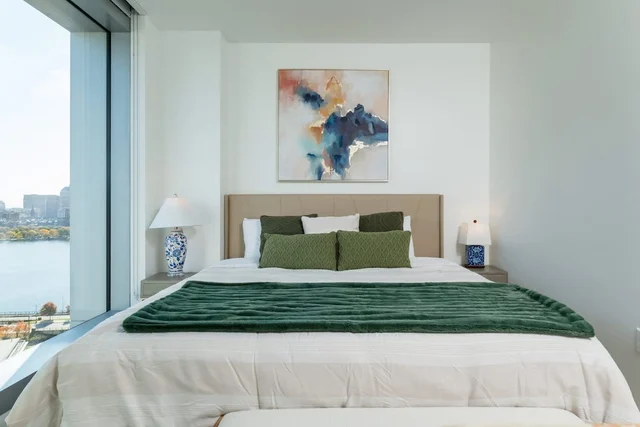 Bedroom 1 image 1