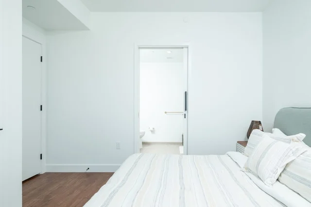 Bedroom 2 image 1