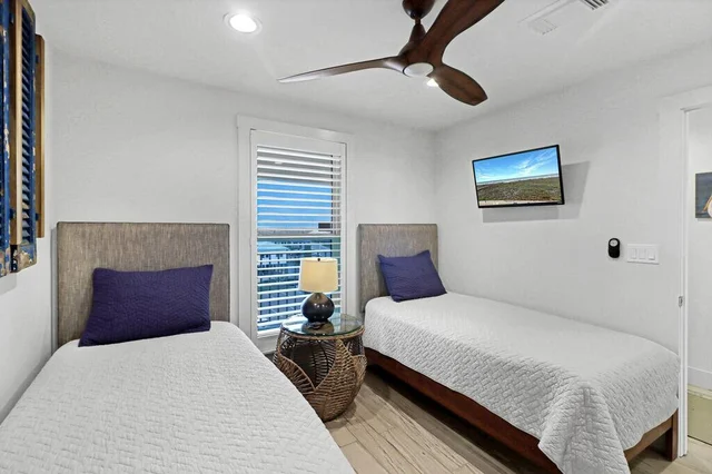 Bedroom 1 image 1