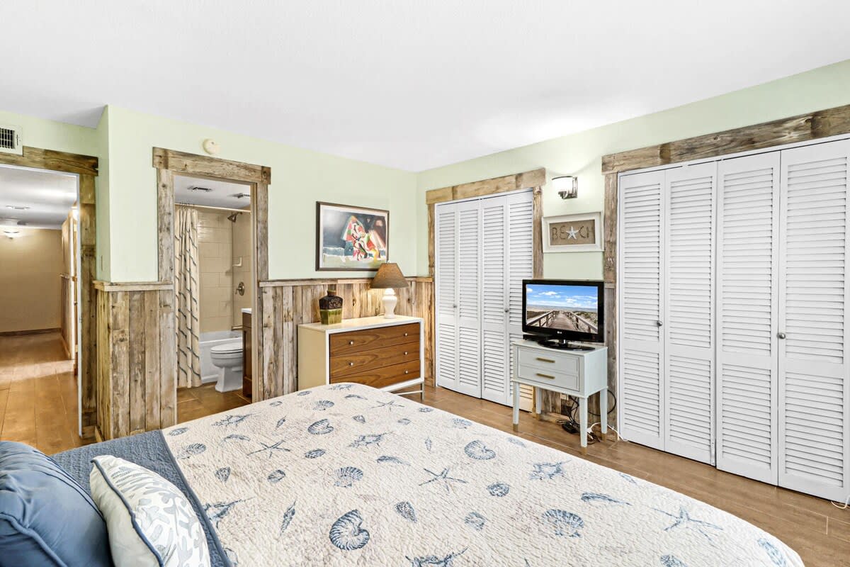 Bedroom 1 image 1