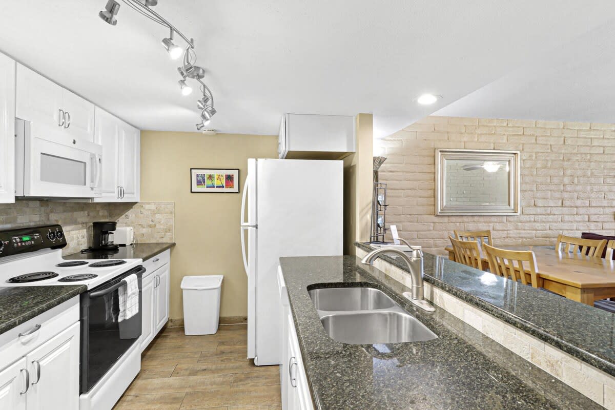 Condo in Port Aransas property photo 4