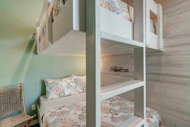 Bedroom 1 image 1