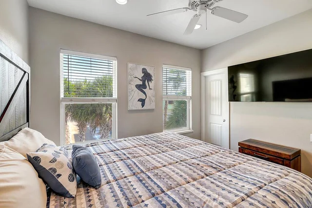 Bedroom 1 image 1