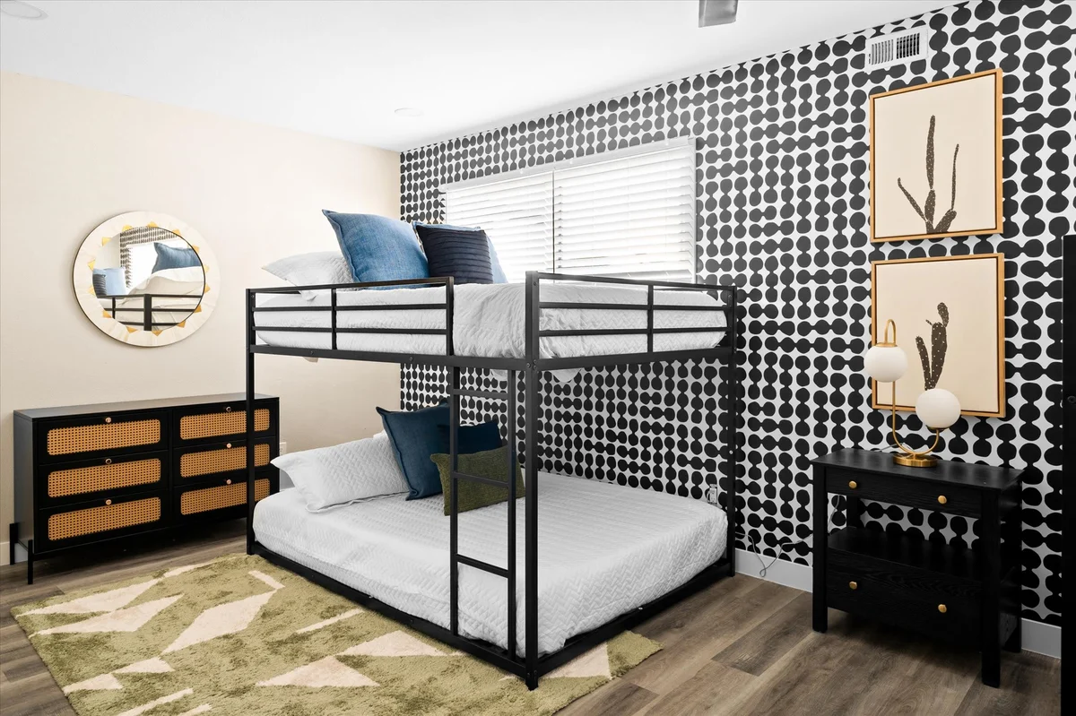 Bedroom 3 image 1