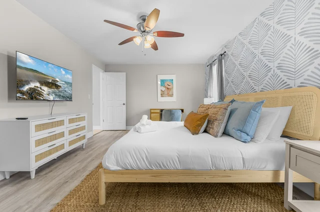 Bedroom 1 image 1