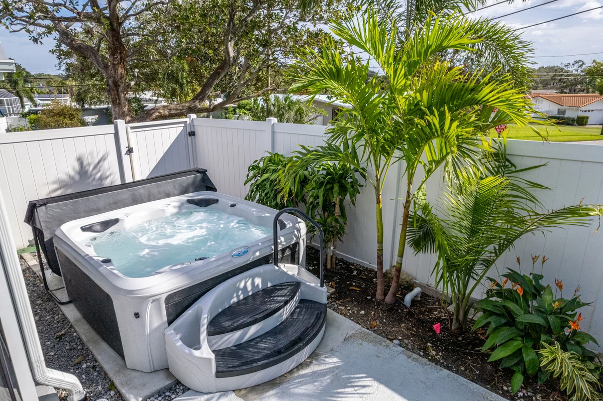 Home in Largo property photo 3