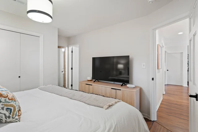 Bedroom 1 image 1