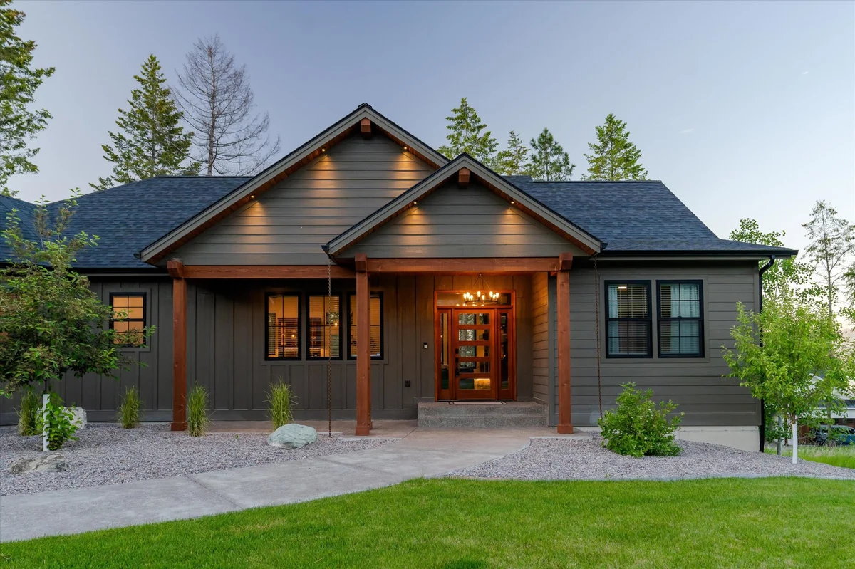 Home in Lakeside property photo 5