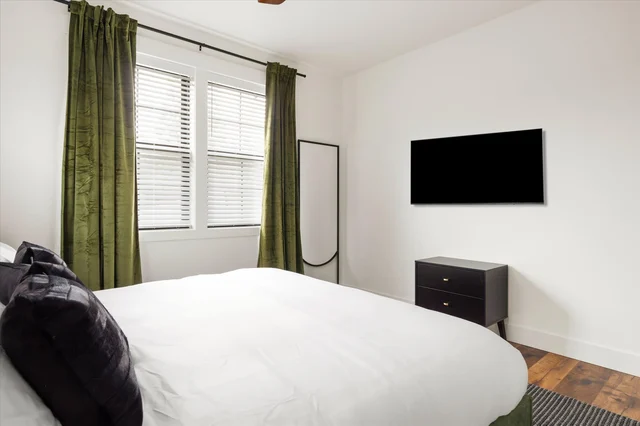Bedroom 2 image 1