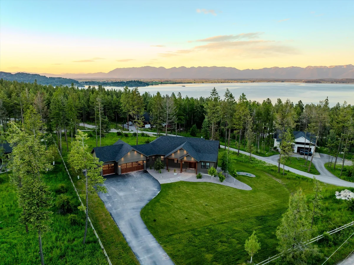 Home in Lakeside property photo 2