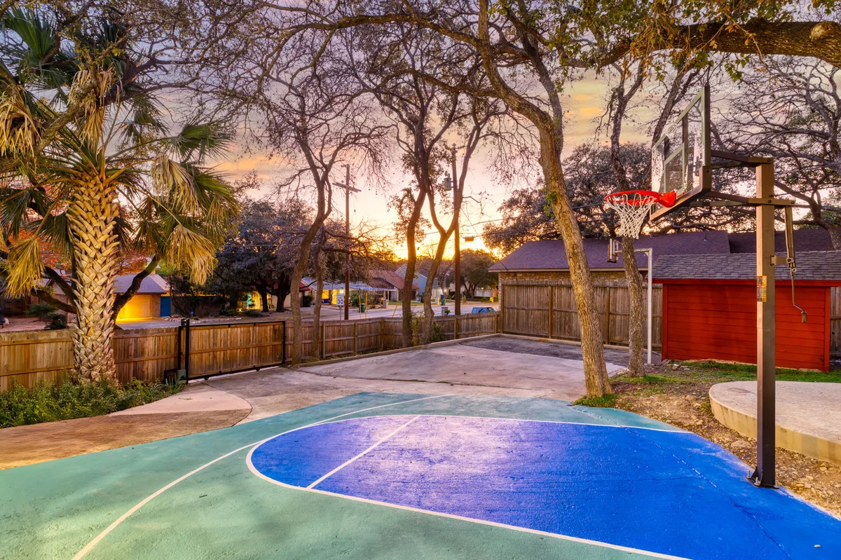 Home in San Antonio property photo 2