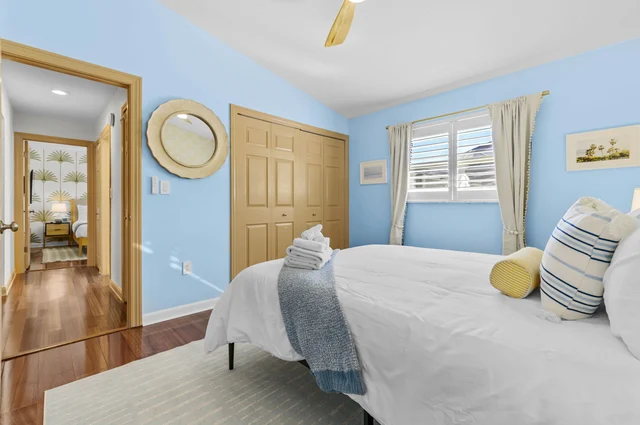 Bedroom 2 image 1