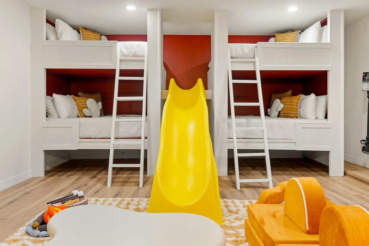 The Ridge: Family, Pickleball, Pool, Hot Tub – 5 Bedroom Vacation