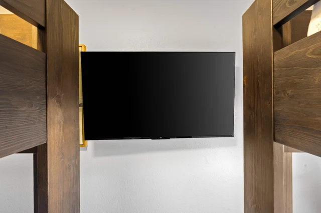 Bedroom 3 image 1