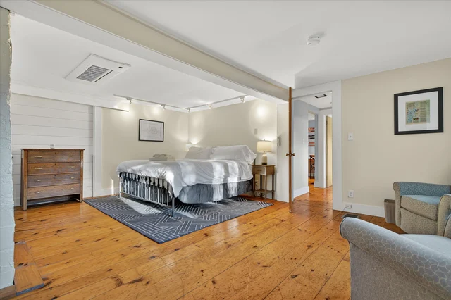 Bedroom 1 image 1