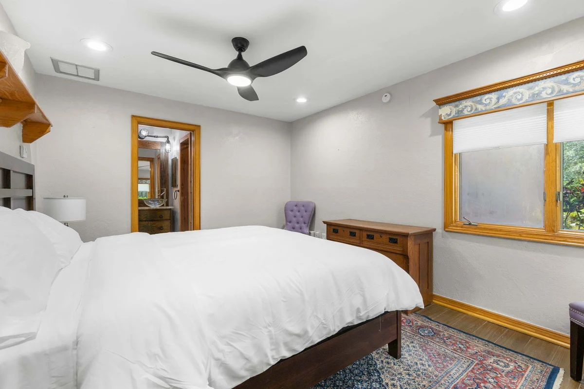 Bedroom 1 image 1