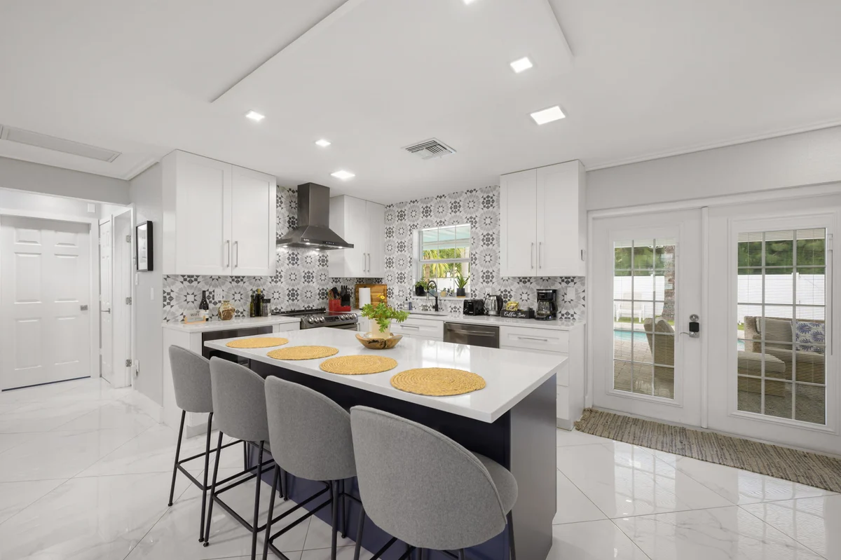 Home in St. Petersburg property photo 4