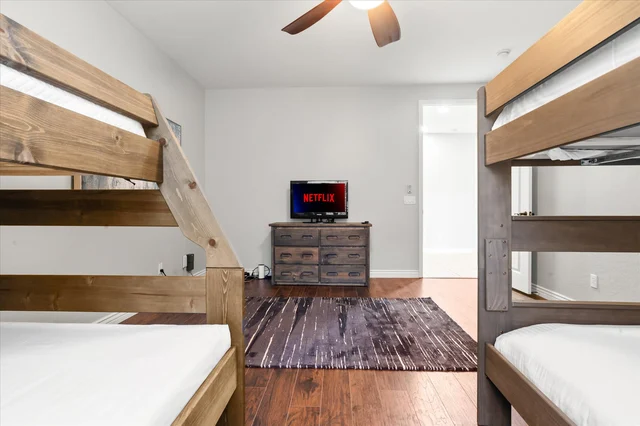 Bedroom 1 image 1