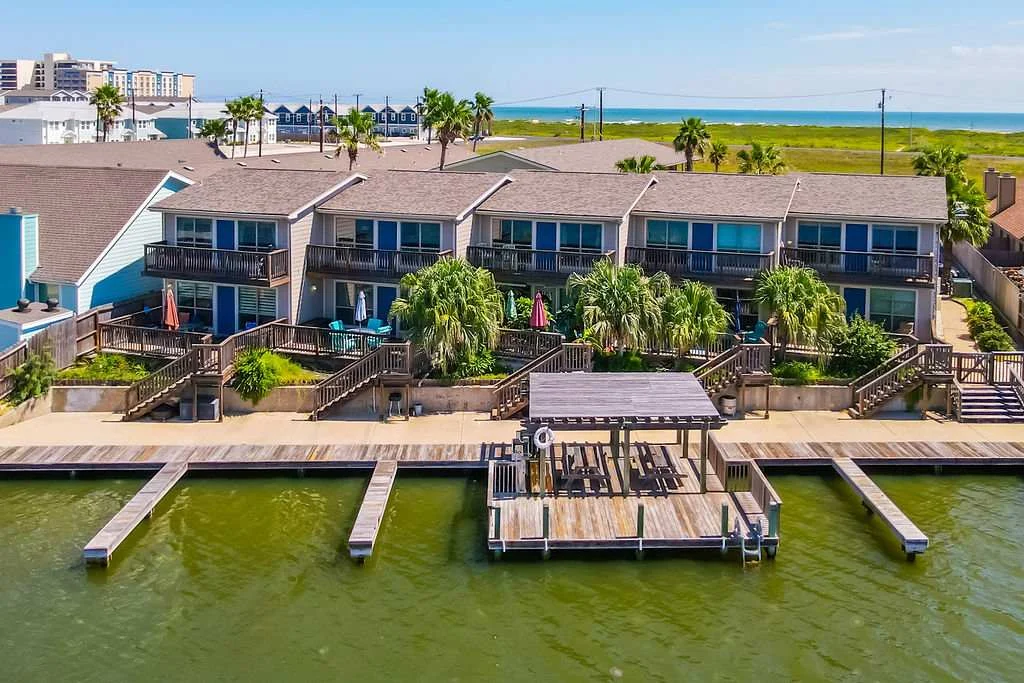 Scoop Deck, Dock, Pool & Balcony Views property photo 5