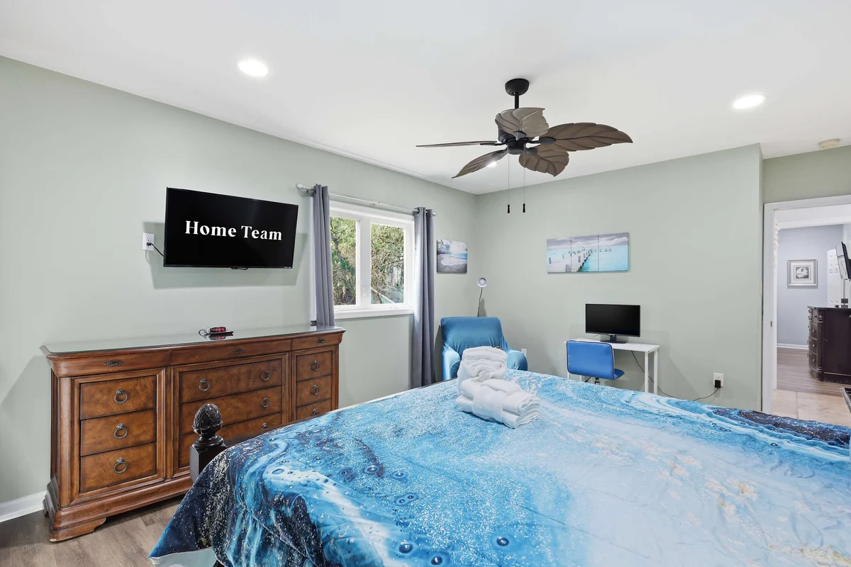 Bedroom 1 image 1