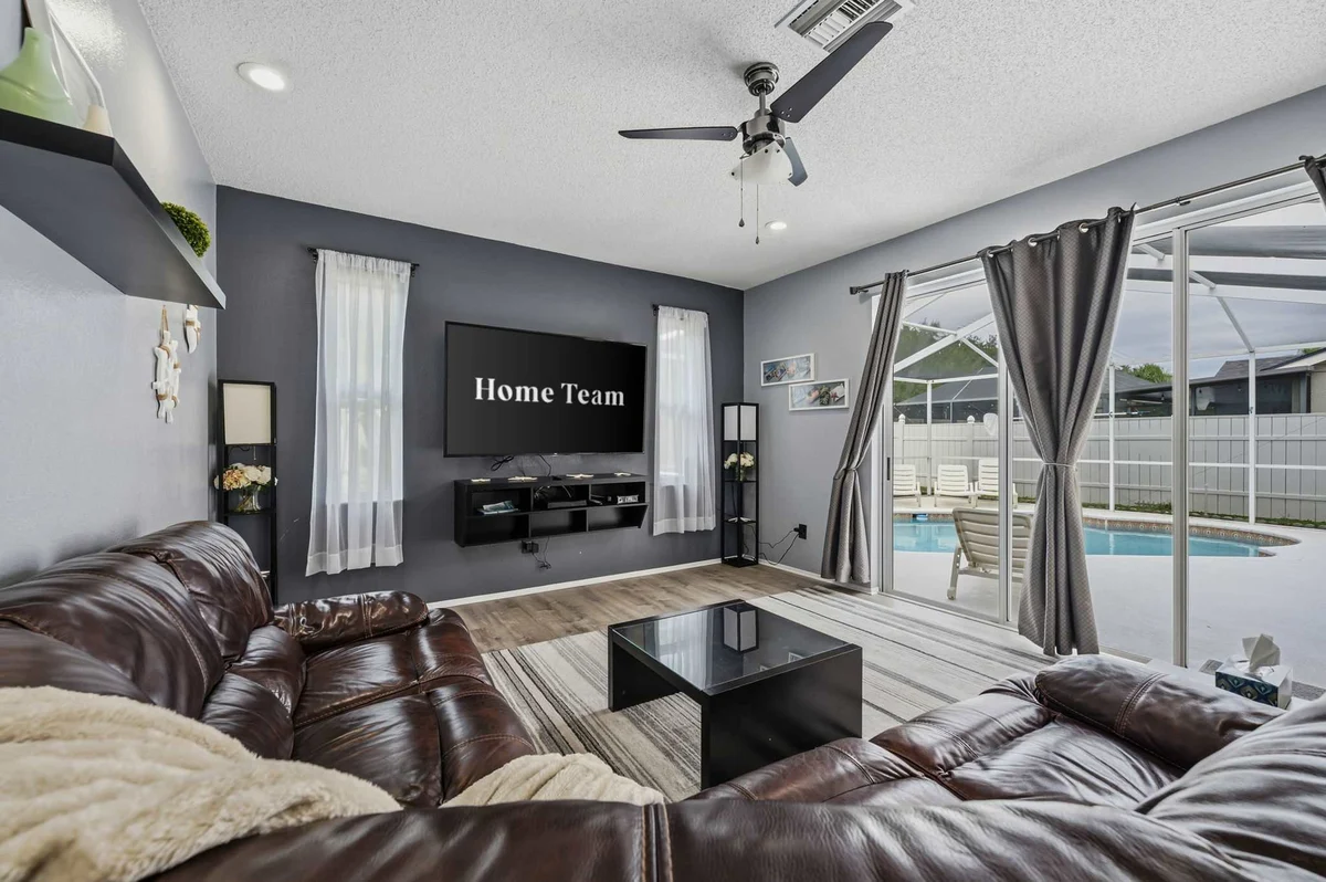 Home in Tampa property photo 3