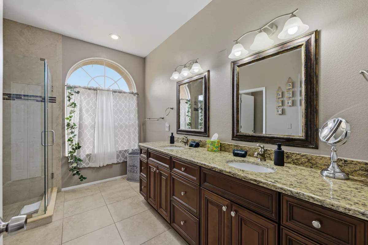 Home in Tampa property photo 4
