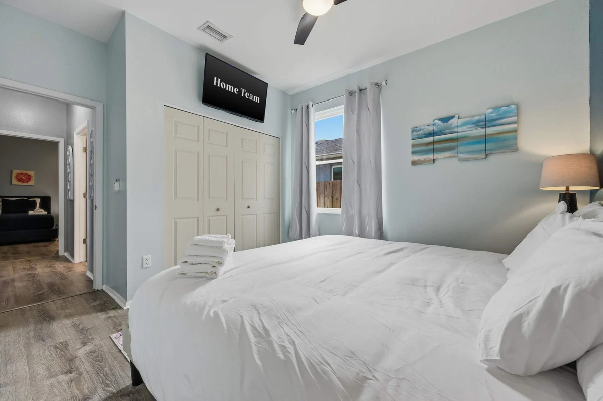 Bedroom 1 image 1
