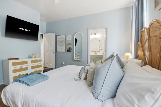 Bedroom 1 image 1