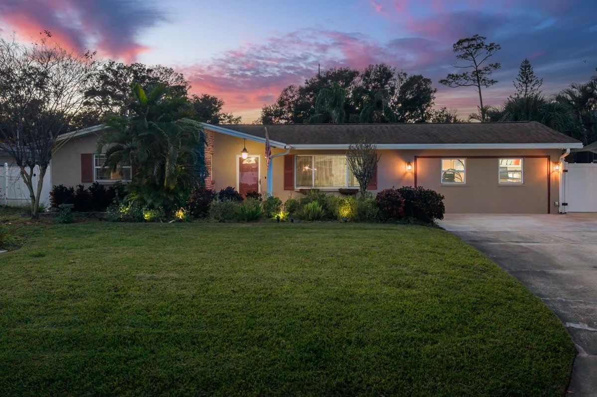 Home in Largo property photo 2
