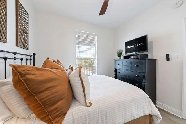 Bedroom 1 image 1