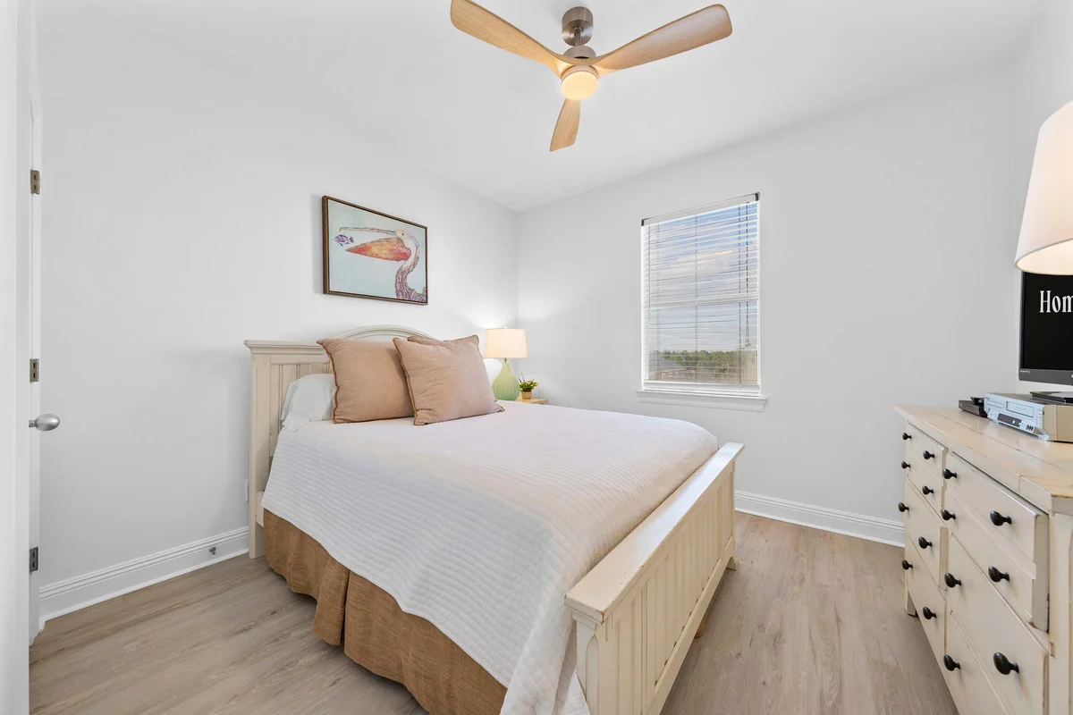 Bedroom 3 image 1