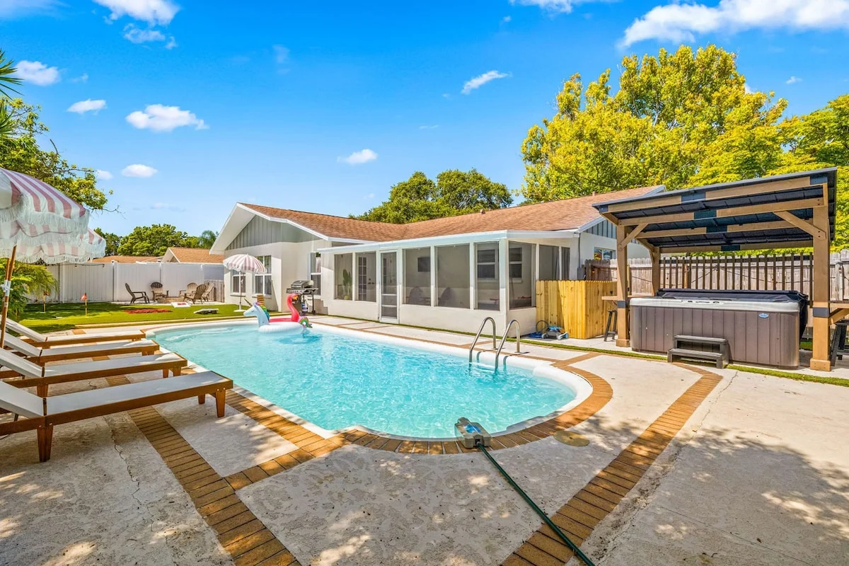 Home in Florida property photo 2