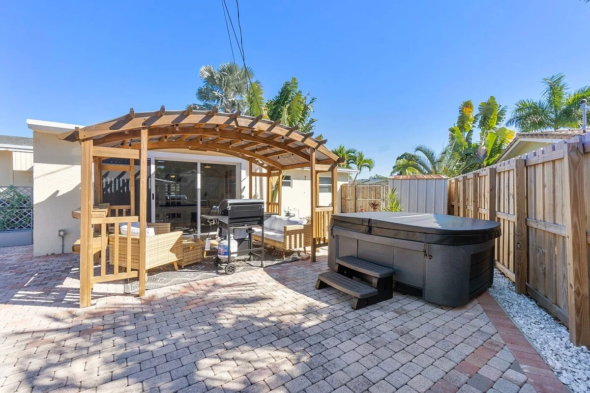 Deerfield Beach 10 min 2 beach Hot Tub Pool Table property photo 3