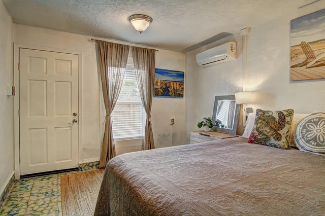 Bedroom 1 image 1