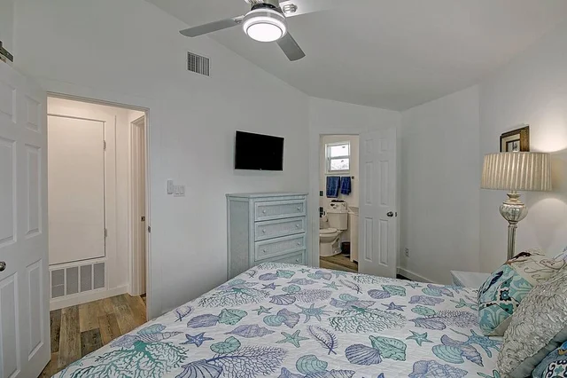Bedroom 2 image 1